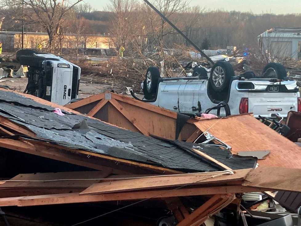 ih a středozápad USA čelí tornádům a bouřím (1. 4. 2023)