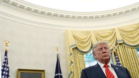 Americký prezident Donald Trump zuří kvůli impeachmentu.