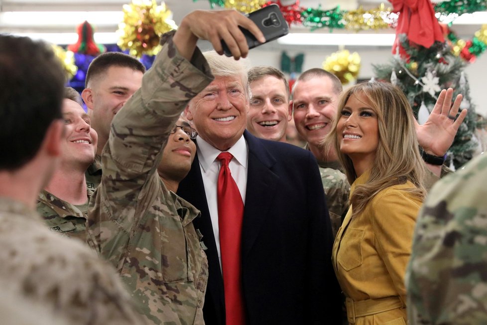 Americký prezident Donald Trump s manželkou Melanií nečekaně přiletěl do Iráku, aby poděkoval americkým vojákům, kteří tam slouží. (26. 12. 2018)