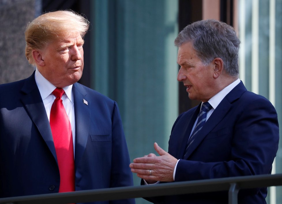 Finský prezident Sauli Niinisto a americký prezident Donald Trump na summitu v Helsinkách