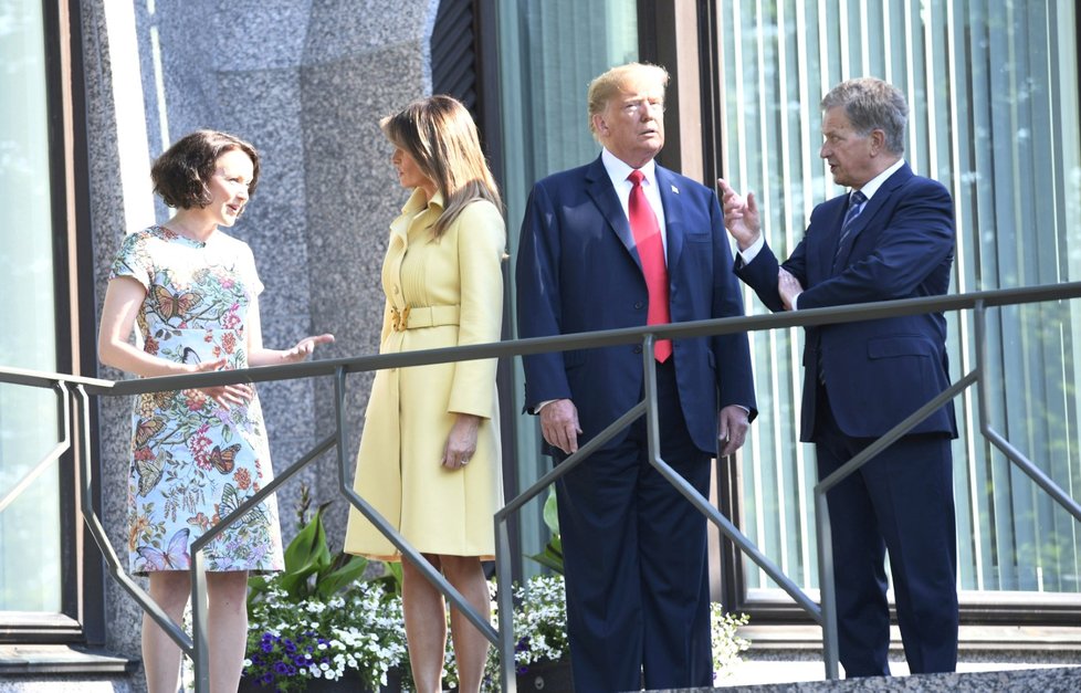 Prezident Spojených států Donald Trump, první dáma Melania Trumpová, finský prezident Sauli Niinisto, jeho žena Jenni Haukio v Helsinkách