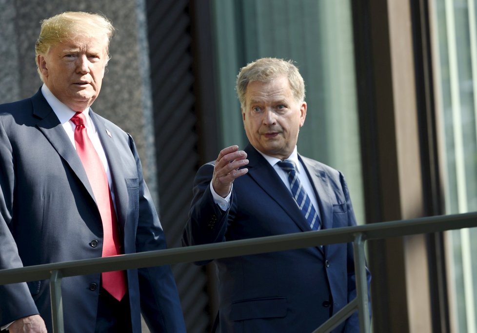 Finský prezident Sauli Niinisto a americký prezident Donald Trump na summitu v Helsinkách