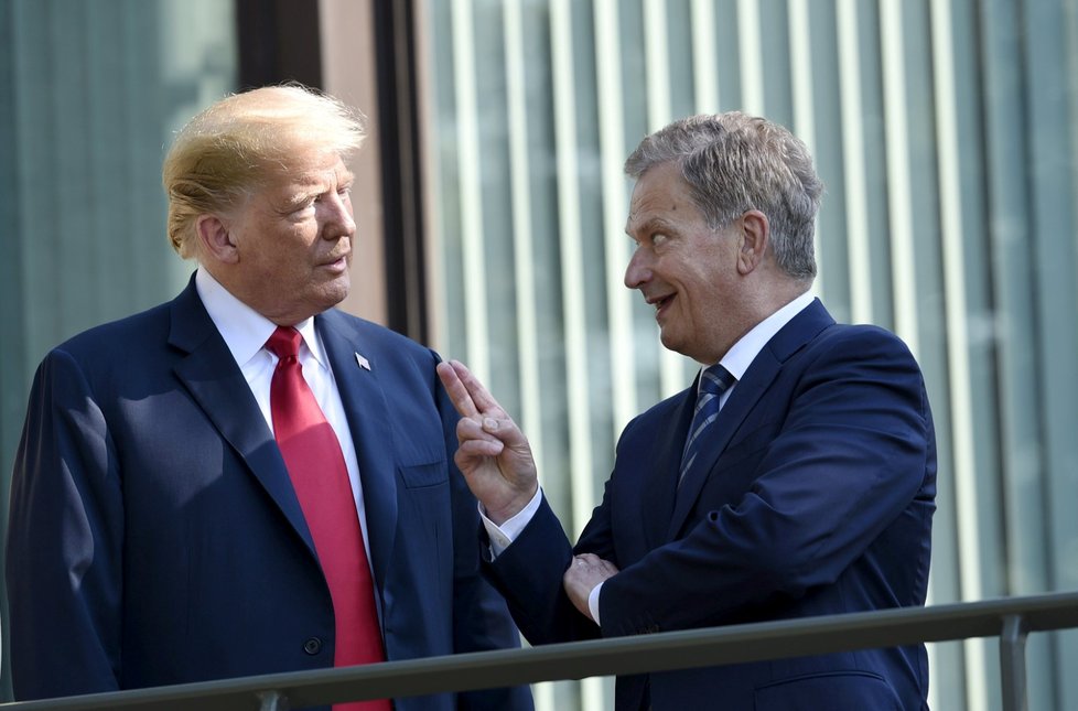 Finský prezident Sauli Niinisto a americký prezident Donald Trump na summitu v Helsinkách