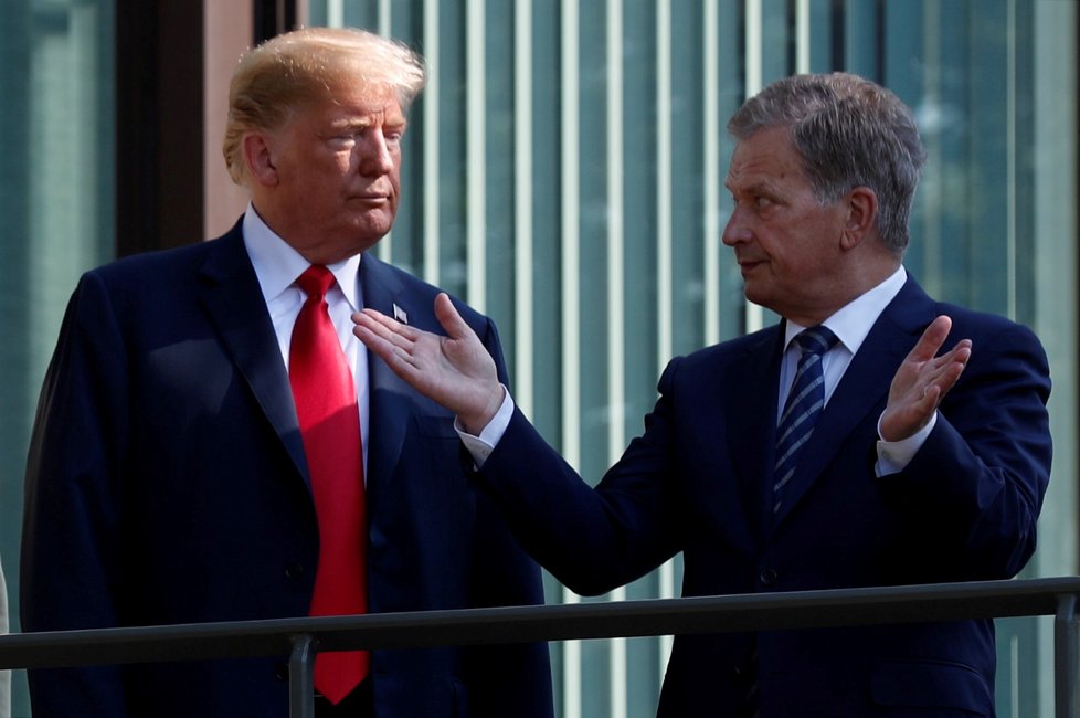 Finský prezident Sauli Niinisto a americký prezident Donald Trump na summitu v Helsinkách