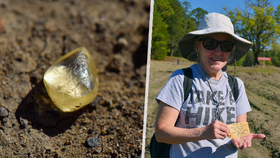 Turistka našla na túře krásný žlutý kamínek: Vyklubal se z něj diamant za 657 tisíc!