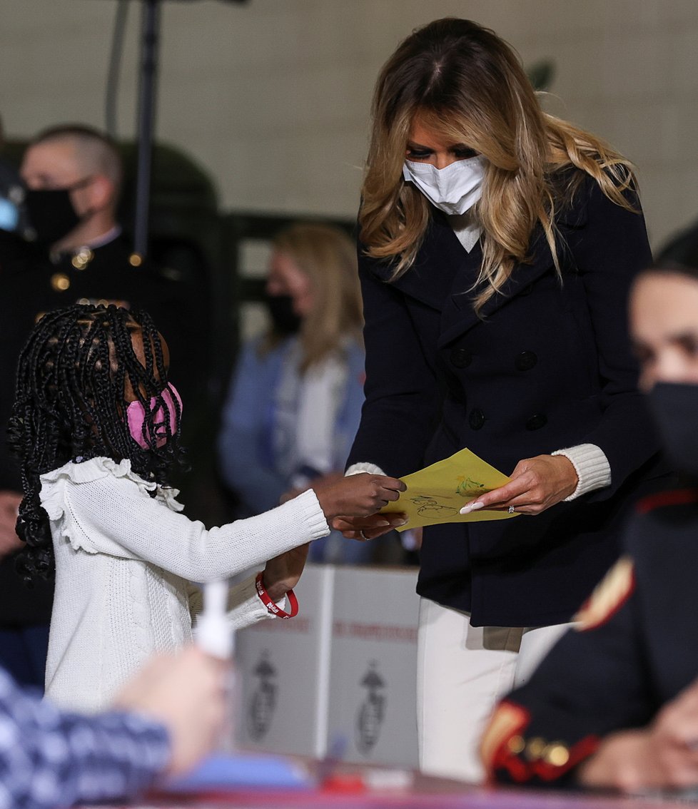 První dáma USA Melania Trumpová na předvánočním setkání s dětmi vojáků, (8. 12. 2020).
