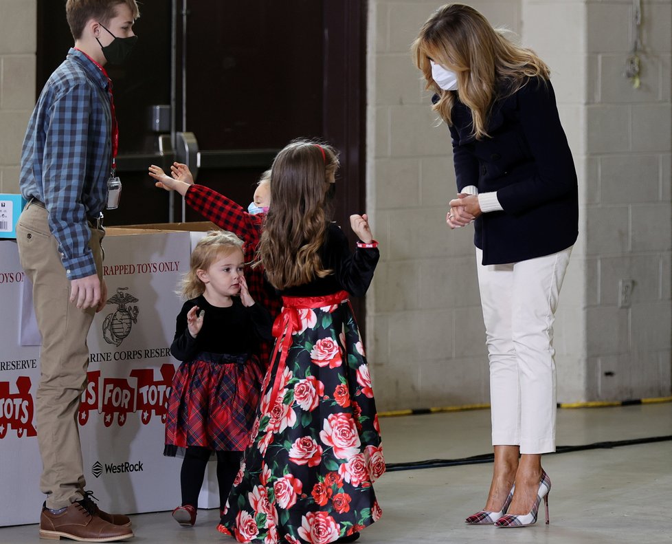 První dáma USA Melania Trumpová na předvánočním setkání s dětmi vojáků, (8. 12. 2020).