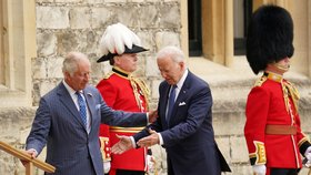 Král Karel III. a americký prezident Joe Biden na hradě Windsor. (10.7.2023)