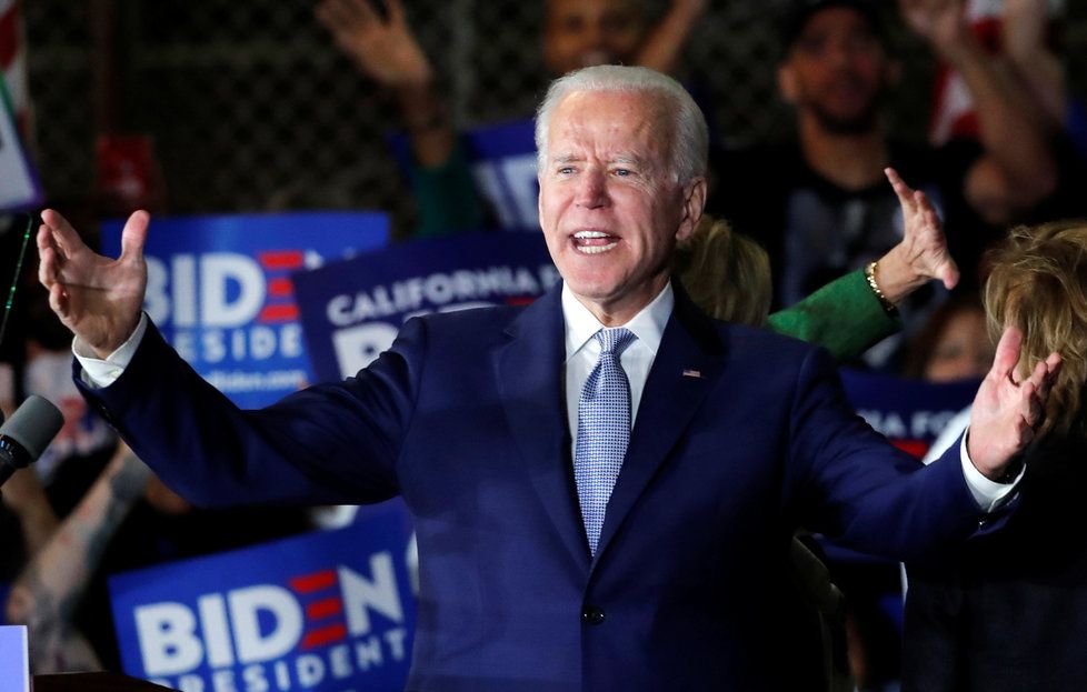 Joe Biden po americkém „superúterý“ vede nad svým stranickým kolegou Berniem Sandersem v souboji o zisk demokratické nominace pro letošní prezidentské volby v USA.