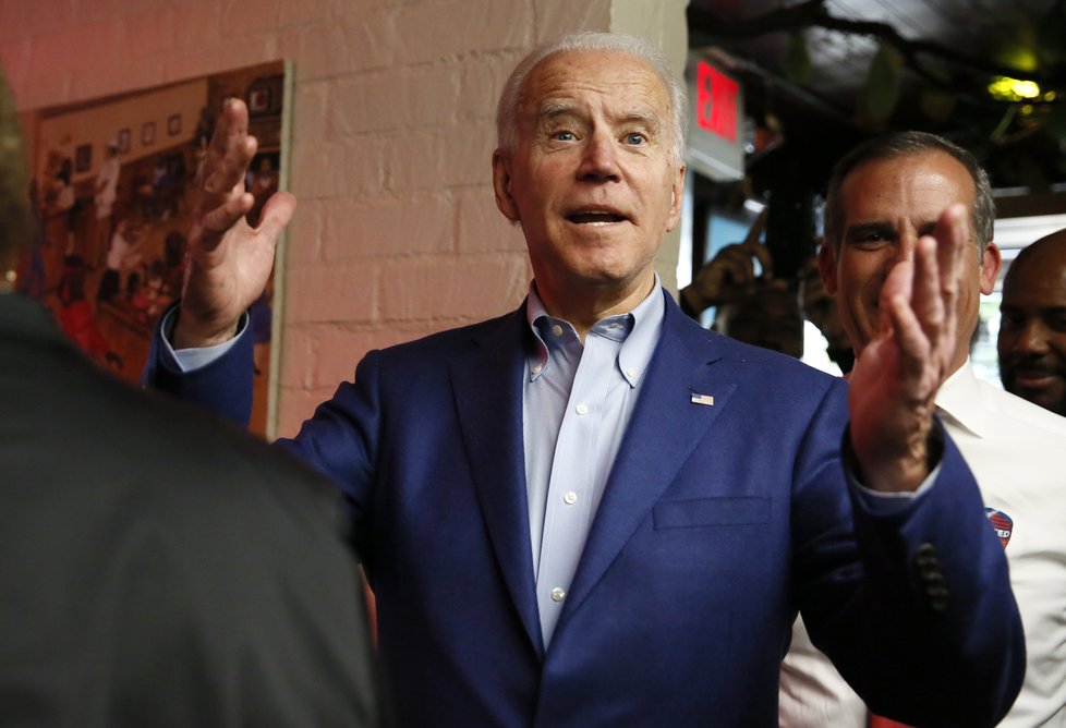 Joe Biden po americkém „superúterý“ vede nad svým stranickým kolegou Berniem Sandersem v souboji o zisk demokratické nominace pro letošní prezidentské volby v USA.