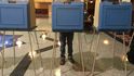 Volby do Kongresu USA: O volby byl velký zájem, tvořily se fronty, docházelo k problémům s hlasovacími zařízeními (6.11.2018)