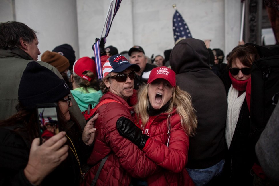 Útok Trumpových příznivců na Kapitol. (6. 1. 2020)