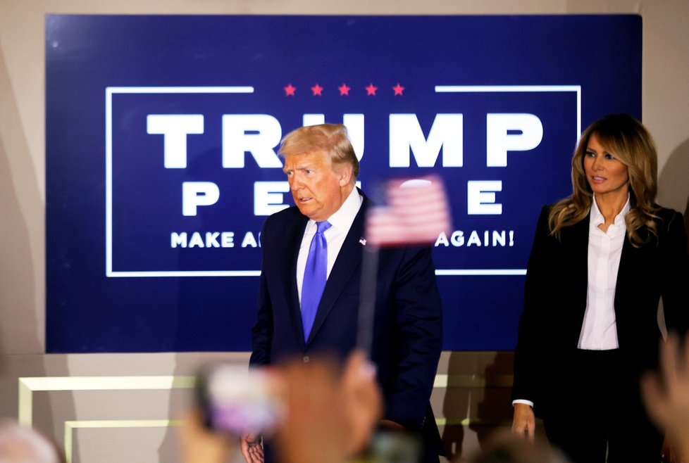 Americký prezident Donald Trump s manželkou Melanií  při prvním povolebním projevu