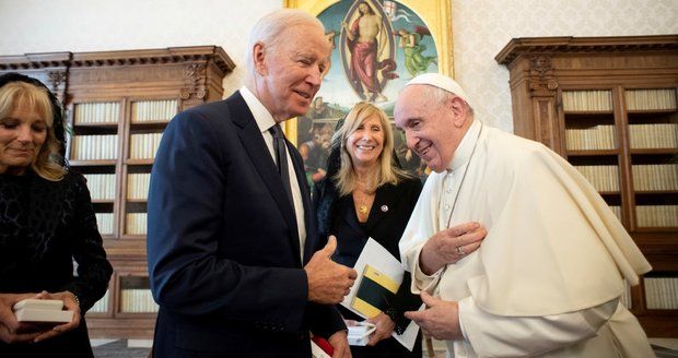 Bidenovo turné v Evropě: S papežem řešil migraci, se světovými lídry ekonomiku i klima