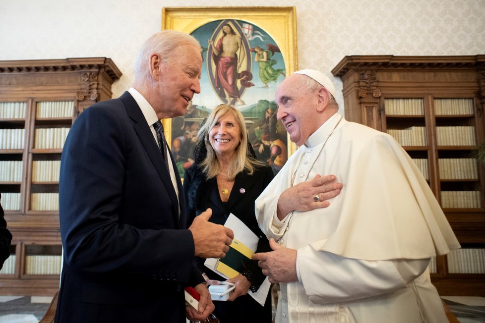 Papež František přijal amerického prezidenta Joea Bidena s manželkou Jill.