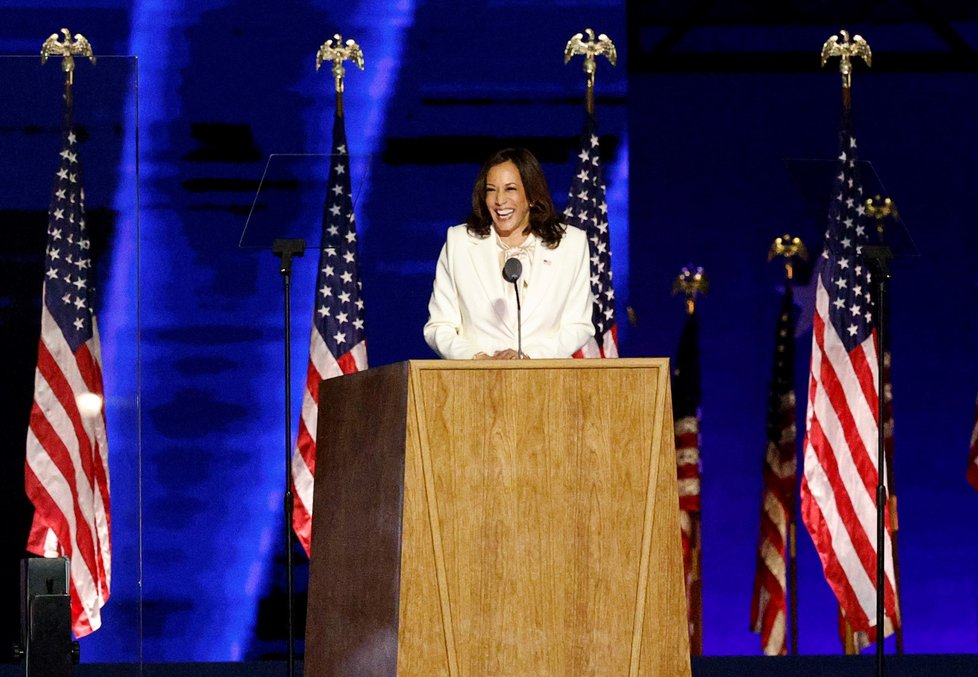 Zvolená viceprezidentka Kamala Harrisová při vítězném projevu ve Wilmingtonu