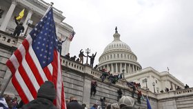 Trumpovi příznivci se střetli s policií.