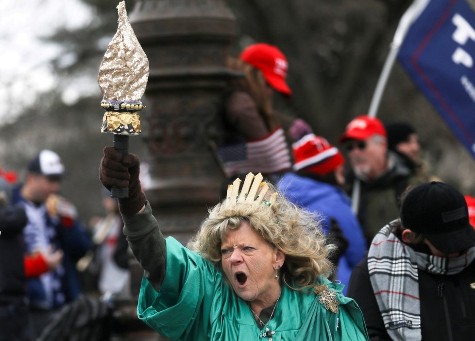 Trumpovi příznivci se střetli s policií.