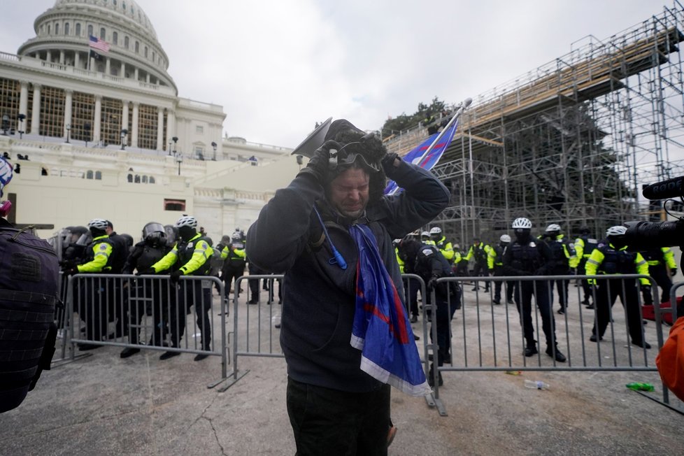 Trumpovi příznivci se střetli s policií.