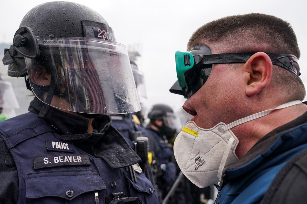 Trumpovi příznivci se střetli s policií.