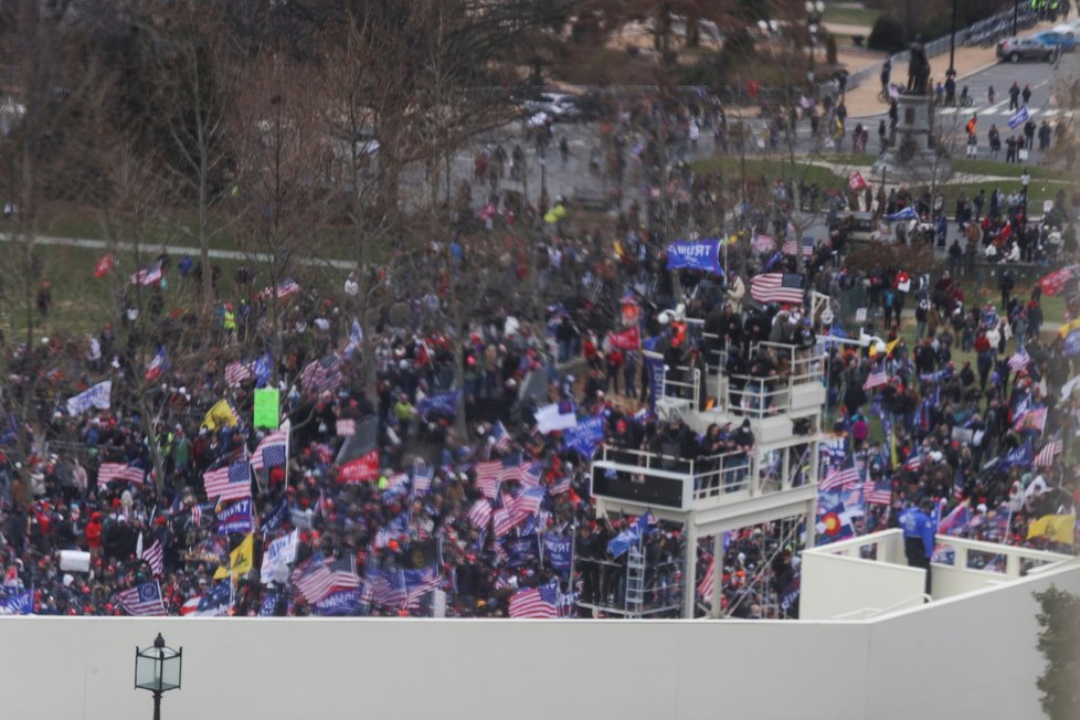 Trumpovi příznivci se střetli s policií.