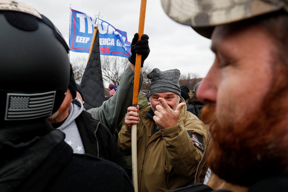 Trumpovi příznivci se střetli s policií.