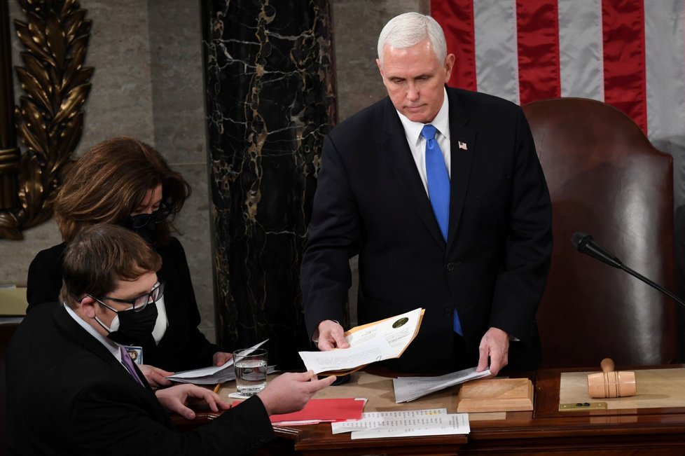 Viceprezident Mike Pence na společném zasedání obou komor Kongresu.