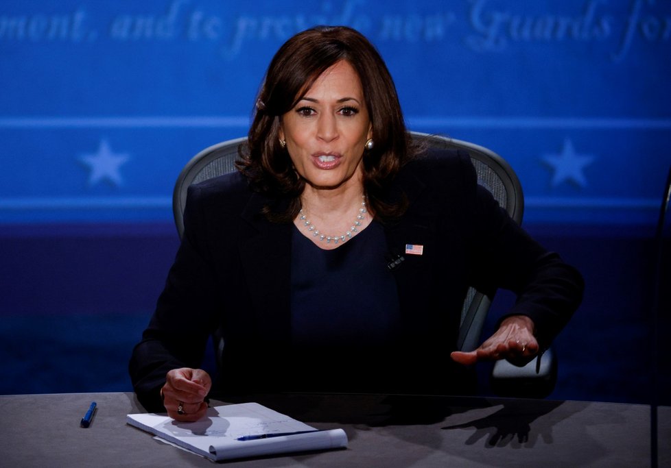 Kandidátka na americkou viceprezidentku Kamala Harrisová během debaty