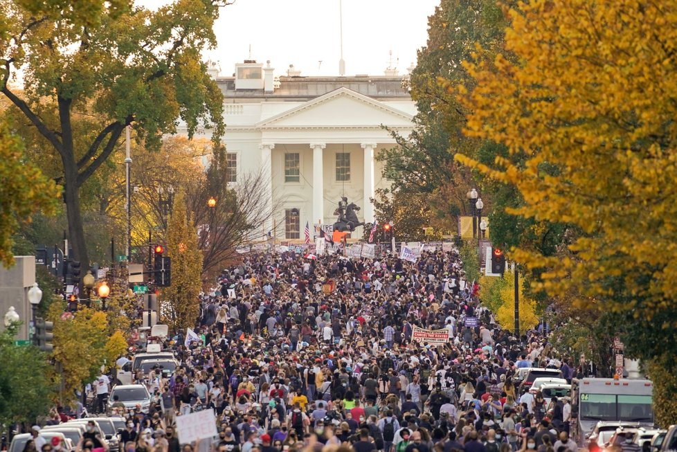 Oslavy Bidenova vítězství v centru Washingtonu, DC.