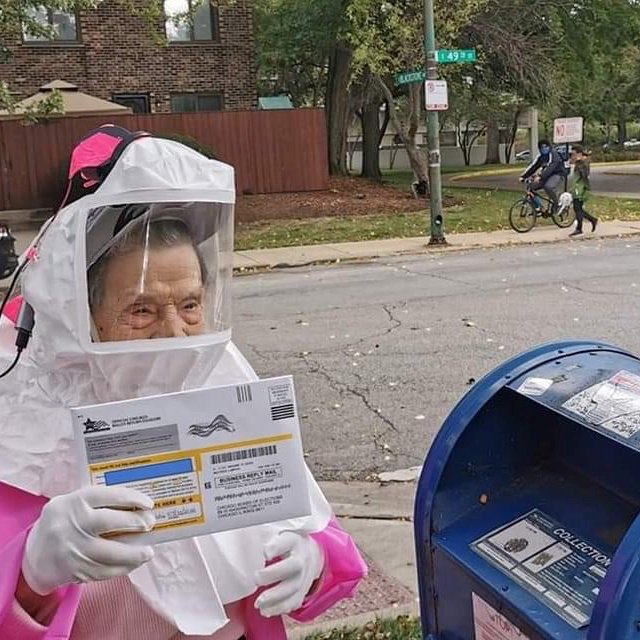 Beatrice Lumpkinová (102) volila poštou.