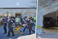 Jeden mrtvý a 16 zraněných zůstalo poté, co v USA auto projelo výlohou obchodu Apple