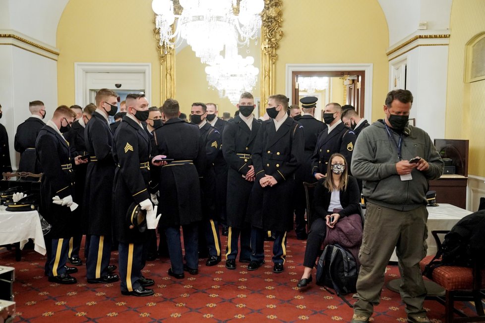 Nácvik inaugurace demokrata Joea Bidena na schodech vedoucích do sídla Kongresu USA (18. 1. 2021)