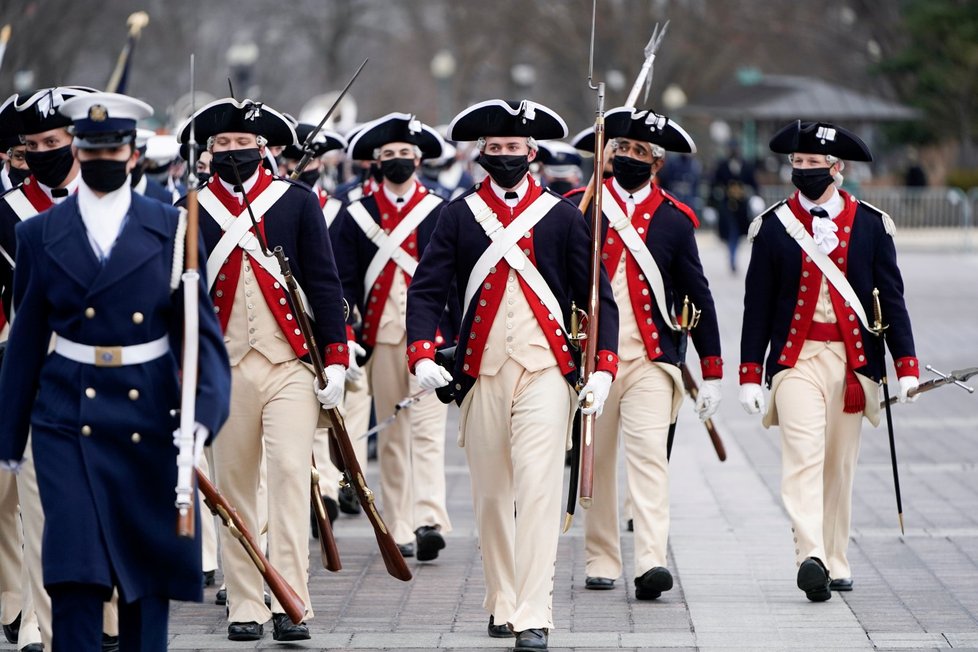 Nácvik inaugurace demokrata Joea Bidena na schodech vedoucích do sídla Kongresu USA (18. 1. 2021)