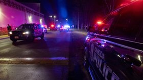 Muž vtrhl do kasina a zastřelil dva kamarády. Šílence pak usmrtili policisté