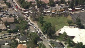 Z kalifornské školy byla hlášena střelba a několik postřelených
