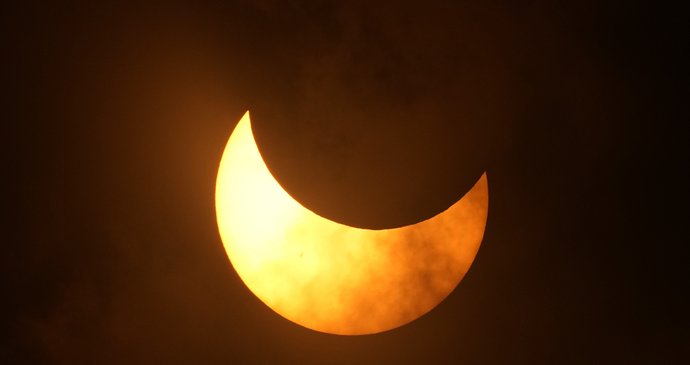 Zatmění Slunce nad Texasem (14. 10. 2023).