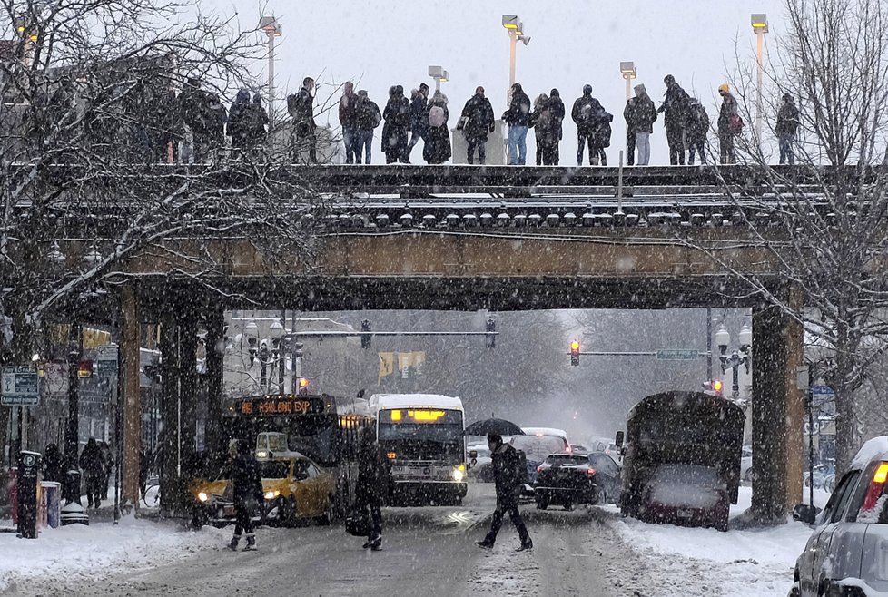 Spojené státy svírá zima, v některých oblastech je chladněji než na Antarktidě. Mrazy si vyžádaly už 8 obětí, (31.01.2019).