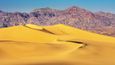 Pískové duny Mesquite Flat nejsou oproti dunám Eureka nejvyššími v údolí Smrti, zato jsou „při cestě“. A to i pro filmaře z Hollywoodu. Ti zde natáčeli filmové scény s písečnými dunami, za všechny zmíním Hvězdné války.