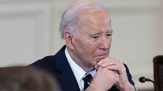 Americké ekonomice se před volbami poměrně daří. Biden však naráží na hradbu pesimismu