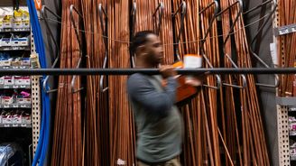 Ceny mědi jsou na rekordu. Rudá komodita se stala Trumpovým rukojmím Ceny mědi jsou na rekordu. Rudá komodita se stala Trumpovým rukojmím