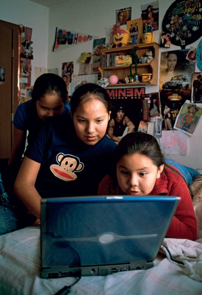 Předčasně ukončená školní docházka je velký problém rezervací. Někdy naštěstí indiání vzdělání nevzdají. Předčasně ukončená školní docházka je velký problém rezervací. Někdy naštěstí indiání vzdělání nevzdají.