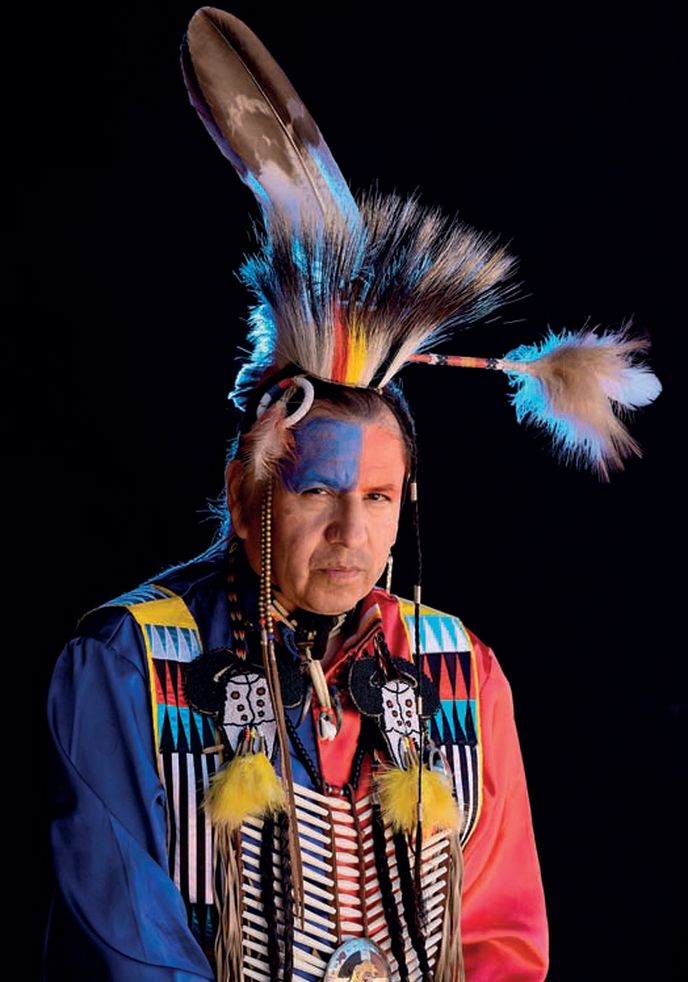 Jim Yellowhawk v tradičním oděvu svých předků Jim Yellowhawk v tradičním oděvu svých předků