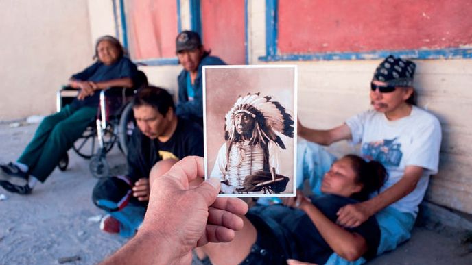 Vesnice Whiteclay. 85 procent rodin je zasaženo alkoholismem. Vesnice Whiteclay. 85 procent rodin je zasaženo alkoholismem.