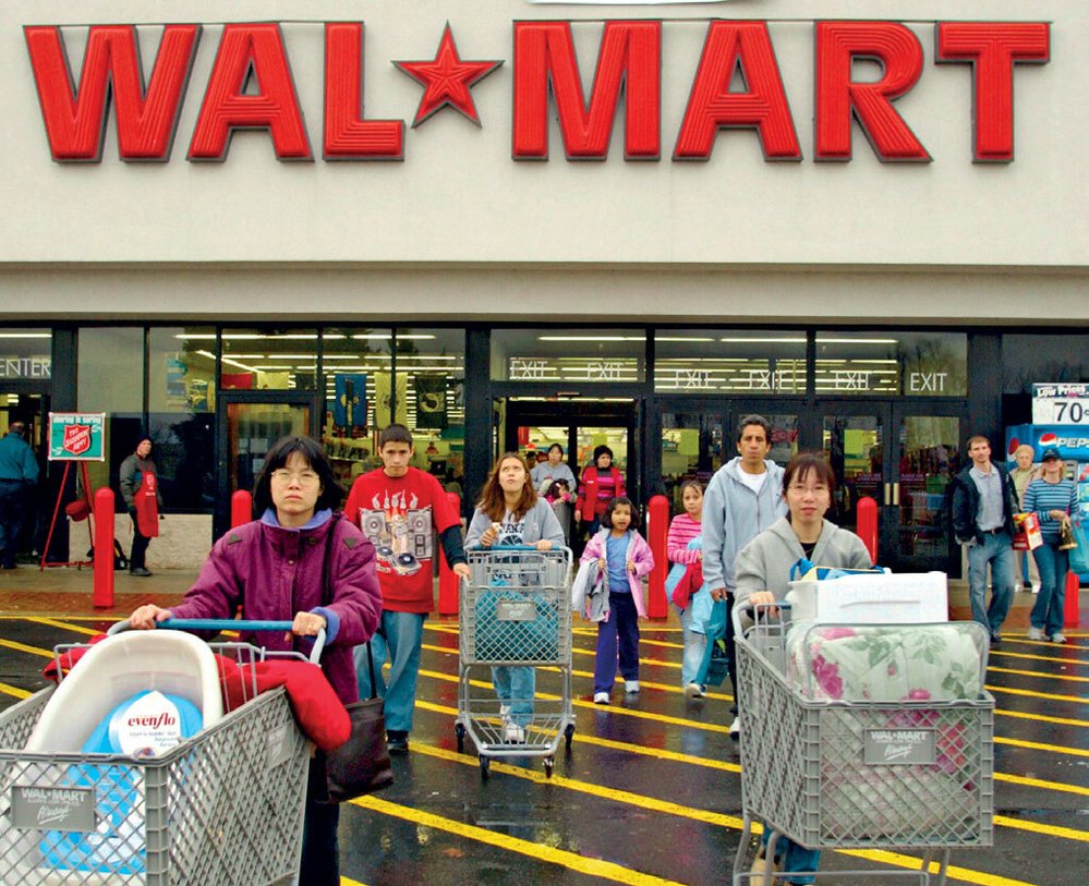 Konzervativním oblastem často dominují řetězce nadnárodní společnosti Wal-Mart, kde hromadně nakoupíte vše. V modrých státech byste spíše našli malé obchůdky a butiky.