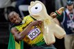 Usain Bolt v dobrém rozmaru oslavuje vítězství v běhu na 100 metrů