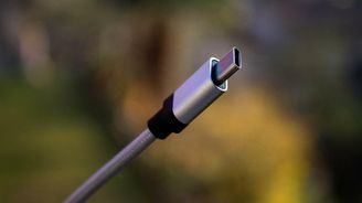 Nabíječky pro elektroniku se musí sjednotit, rozhodla definitivně EU. Na USB-C přejde i Apple