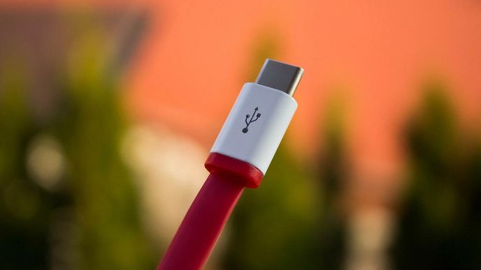 Nabíječky pro mobily a tablety dostanou jednotně USB-C konektor, potvrdil Evropský parlament.