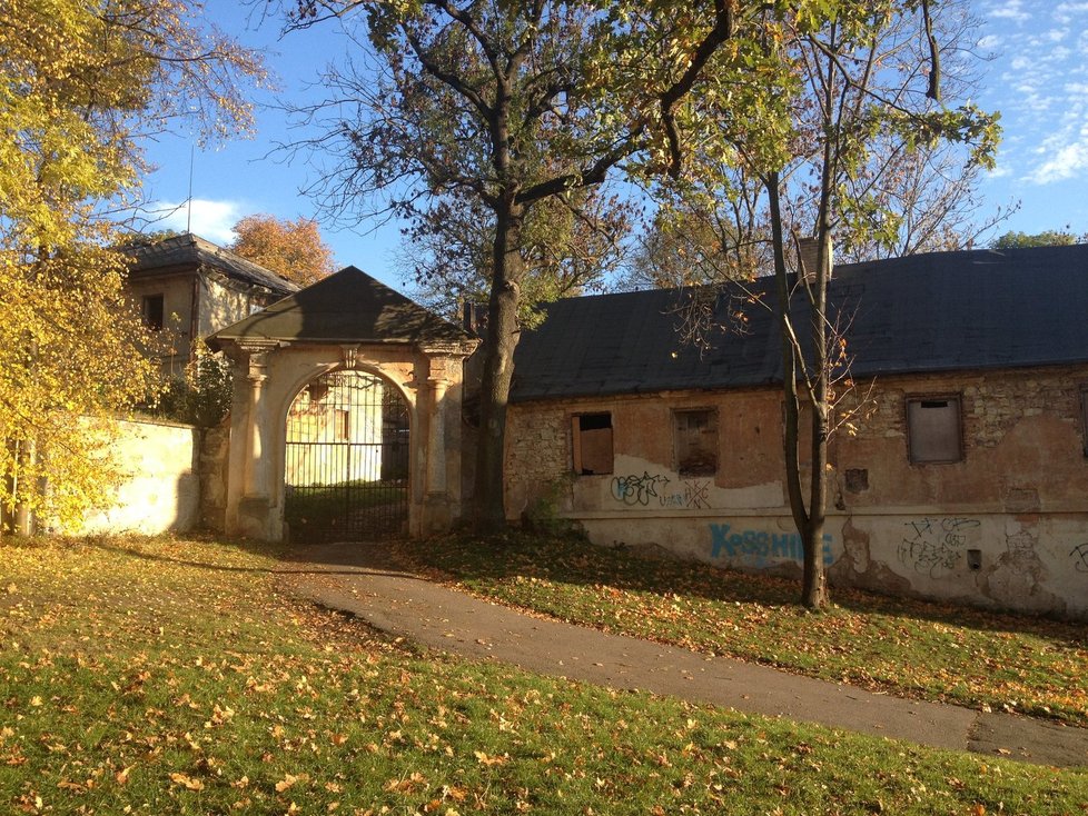 Usedlost Cibulka už řadu let chátrá, Praha 5 jí chce koupit a uvažuje, co s ní.