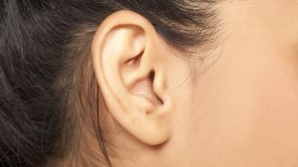 Vědci zjistili, že jednoduchá léčba zvrátí ztrátu sluchu