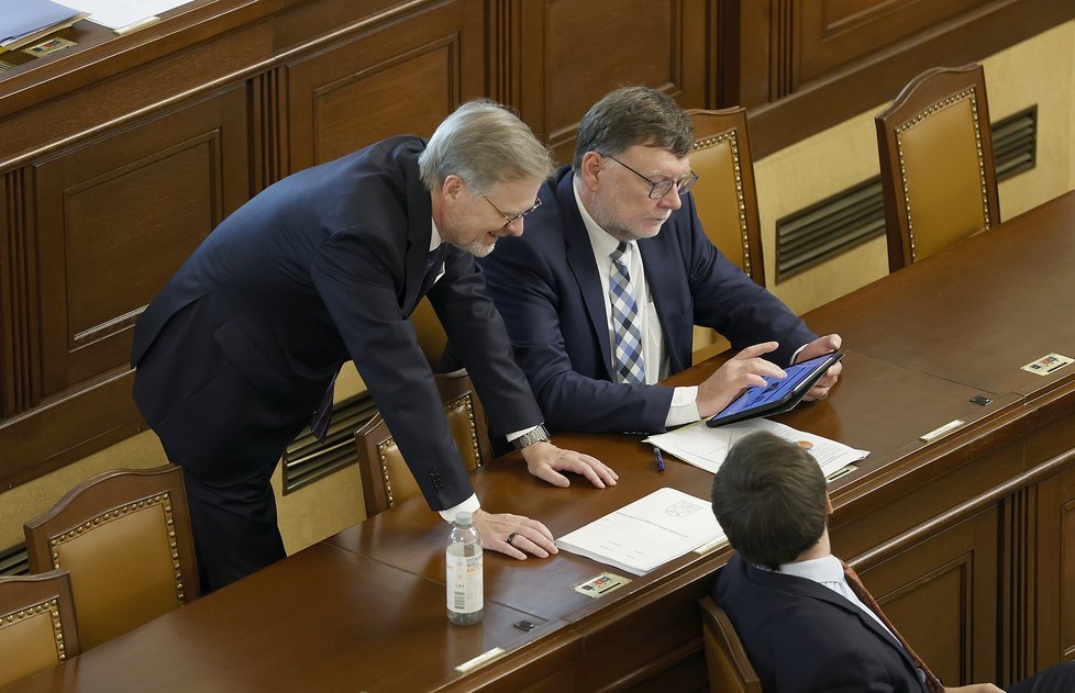 Projednávání úsporného balíčku ve Sněmovně: Petr Fiala a Zbyněk Stanjura (oba ODS) (7.9.2023)
